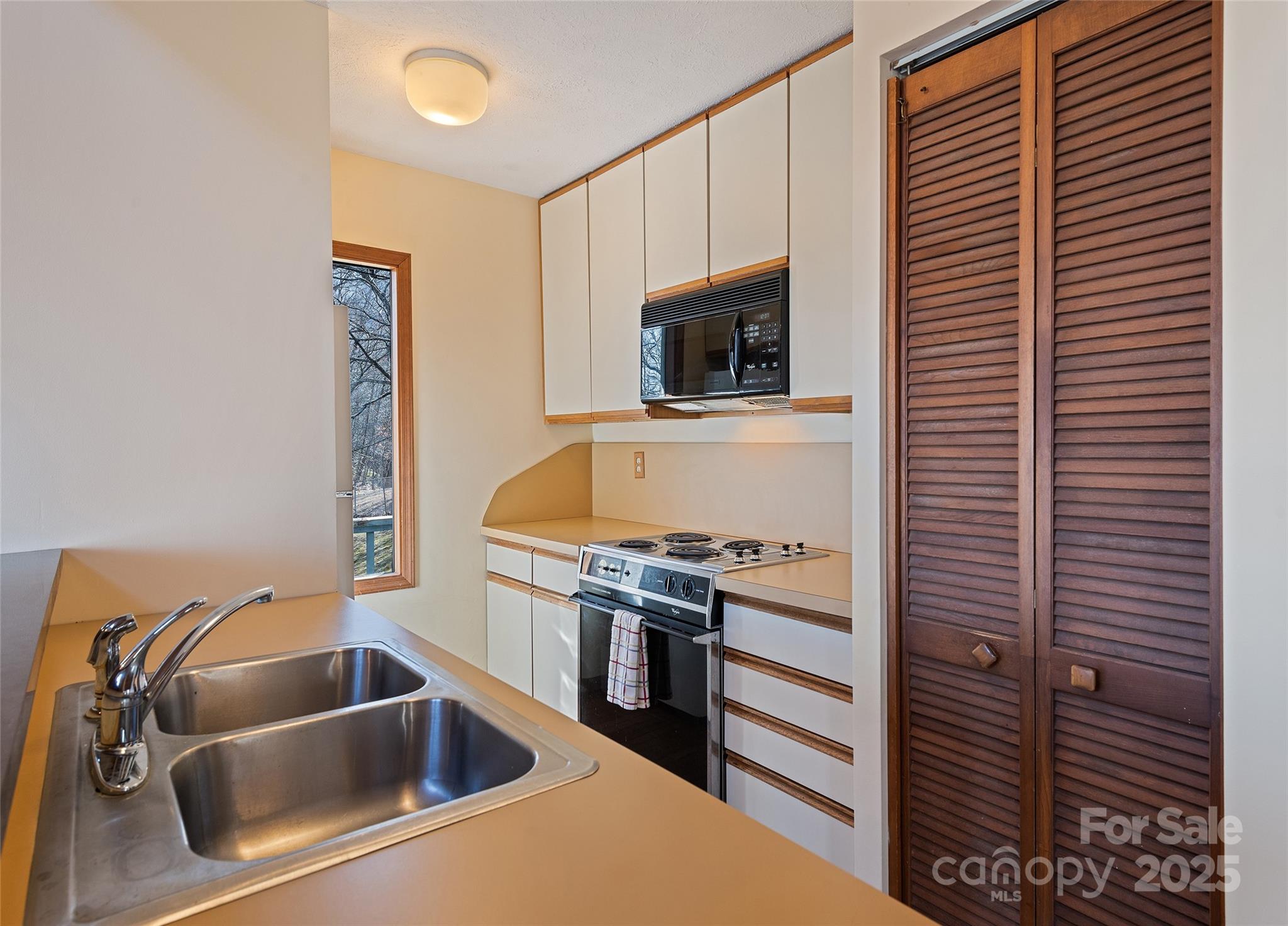 1350 Davis Mountain Road Hendersonville NC 28739