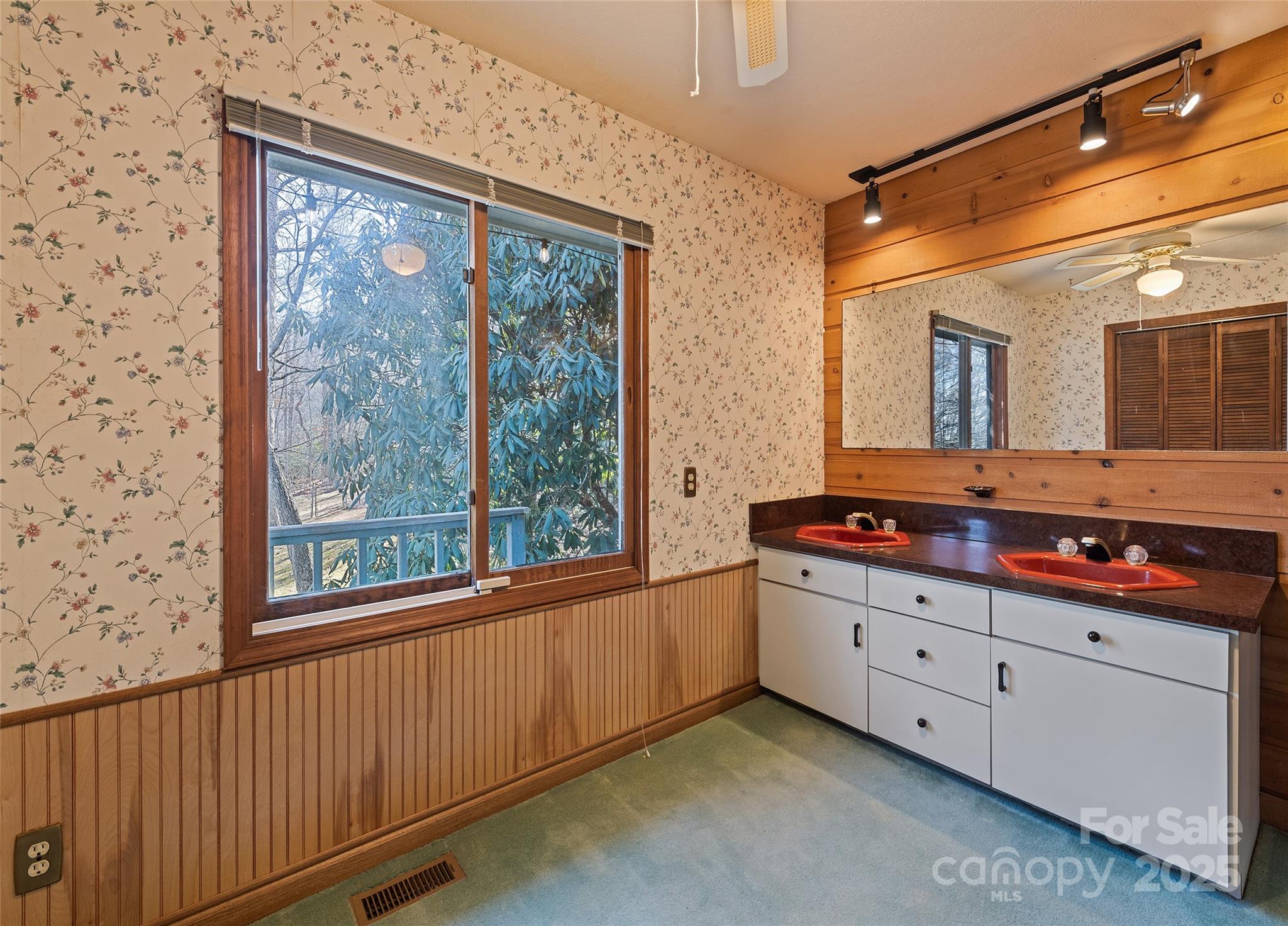 1350 Davis Mountain Road Hendersonville NC 28739