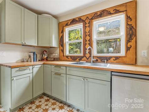 12 Woodland Drive Asheville NC 28806