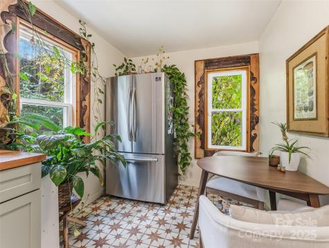 12 Woodland Drive Asheville NC 28806