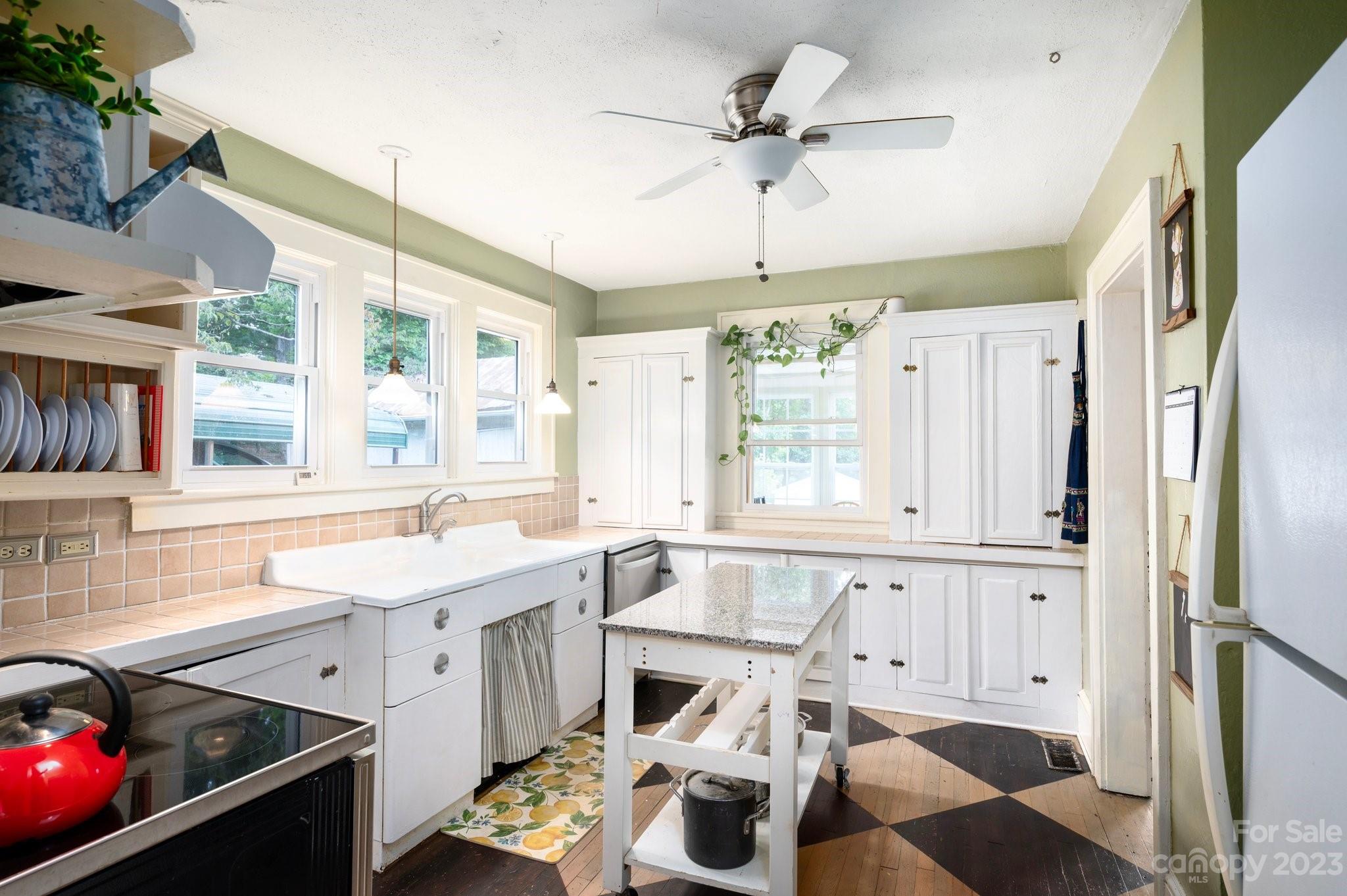 41 Lindsey Road Candler NC 28715