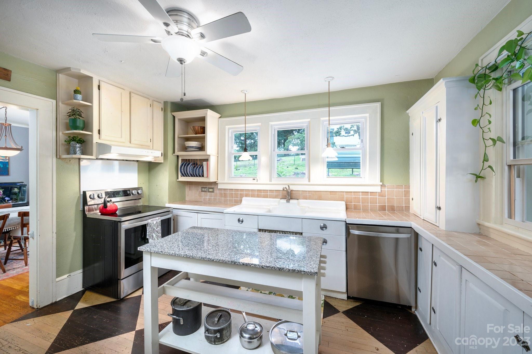 41 Lindsey Road Candler NC 28715