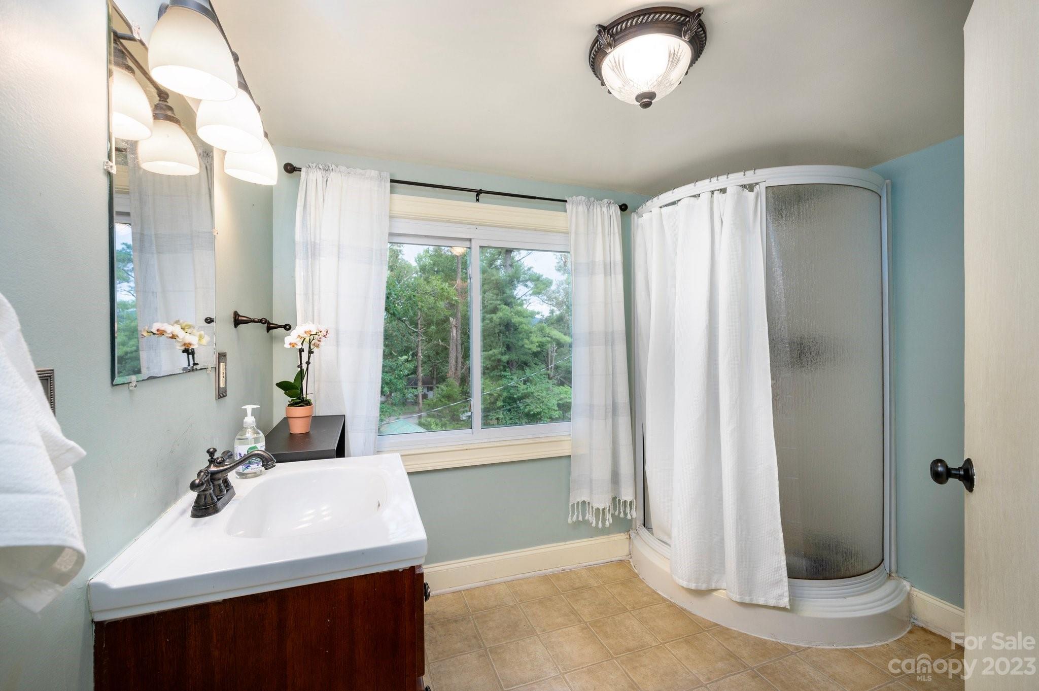 41 Lindsey Road Candler NC 28715