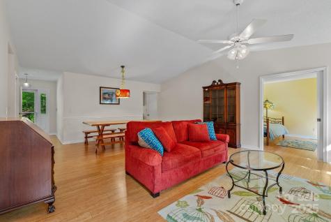 4-b Hedgerose Court Asheville NC 28805