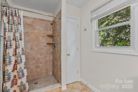 4-b Hedgerose Court Asheville NC 28805