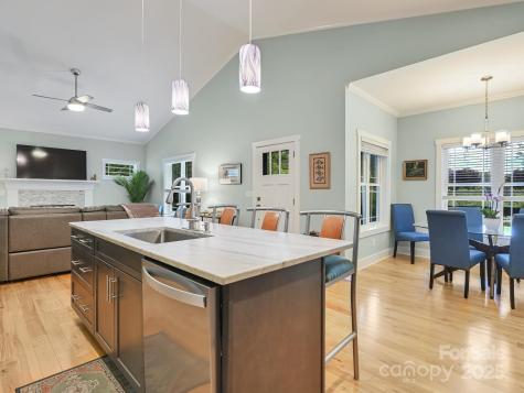 26 Addison Fisher Way Asheville NC 28805