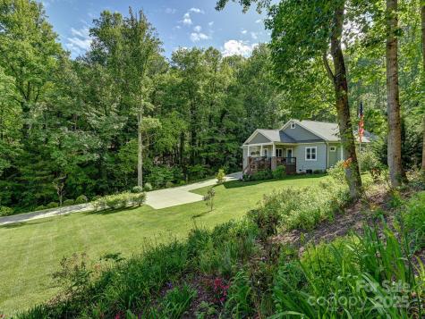 26 Addison Fisher Way Asheville NC 28805