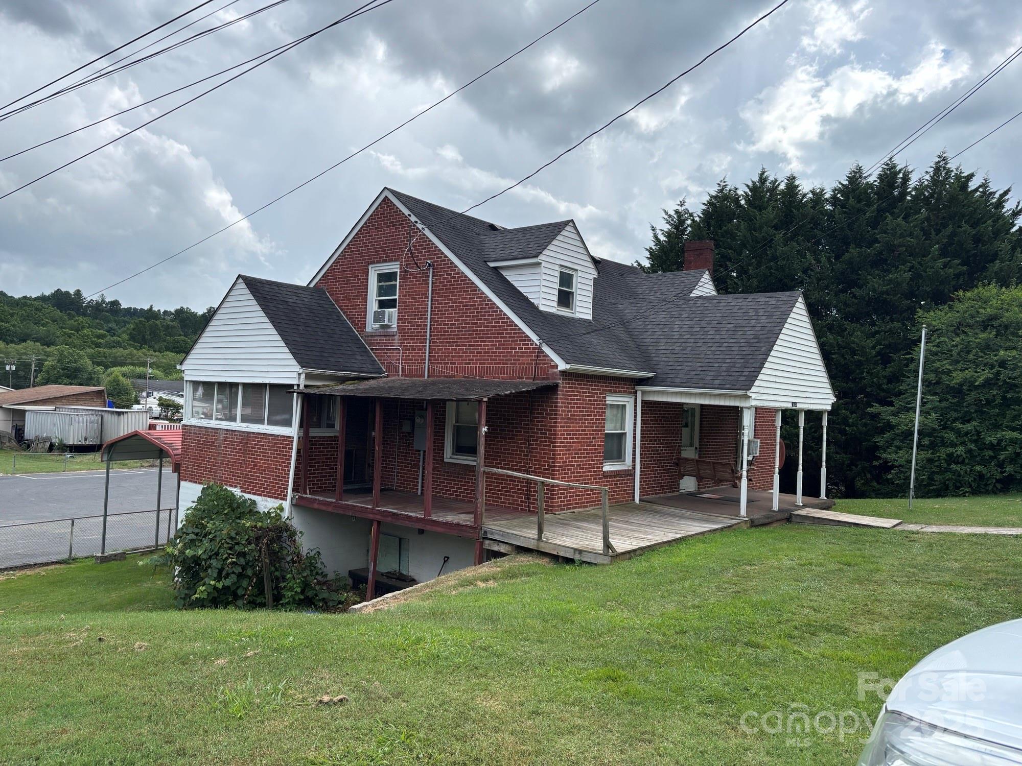 164 N Mitchell Avenue Bakersville NC 28705