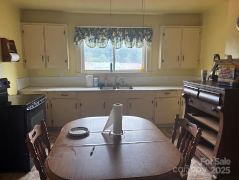 164 N Mitchell Avenue Bakersville NC 28705