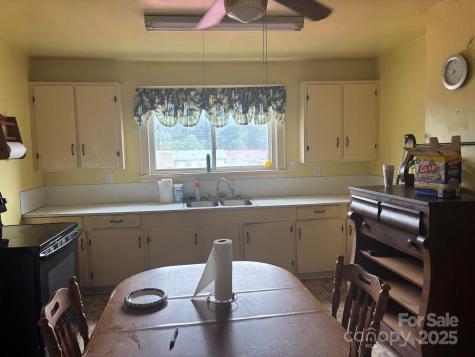 164 N Mitchell Avenue Bakersville NC 28705
