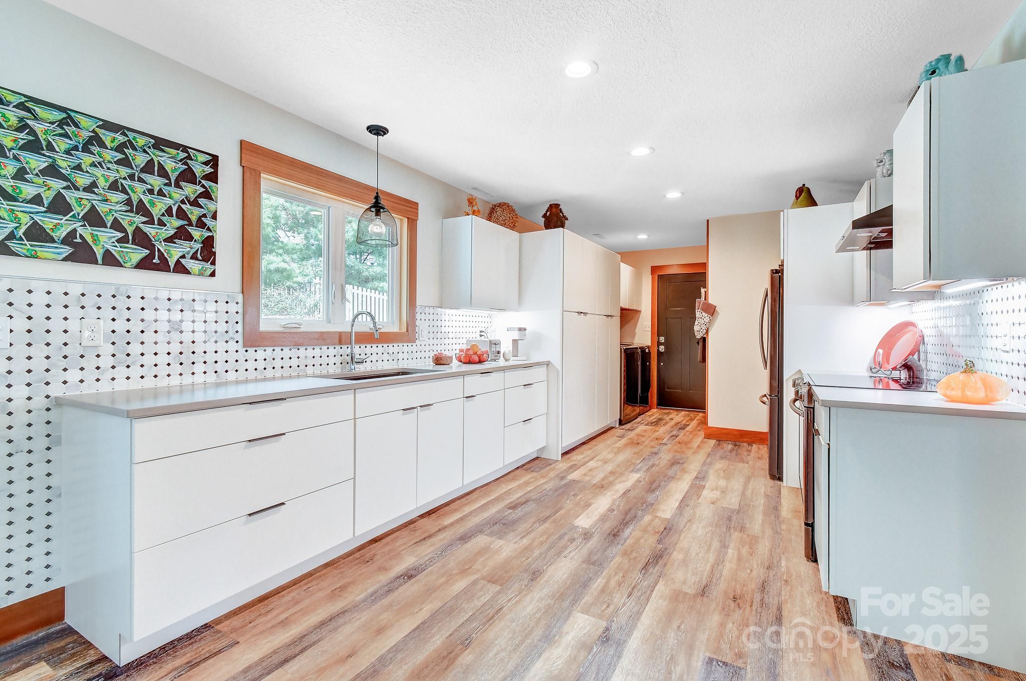 9 Oakwood Drive Weaverville NC 28787