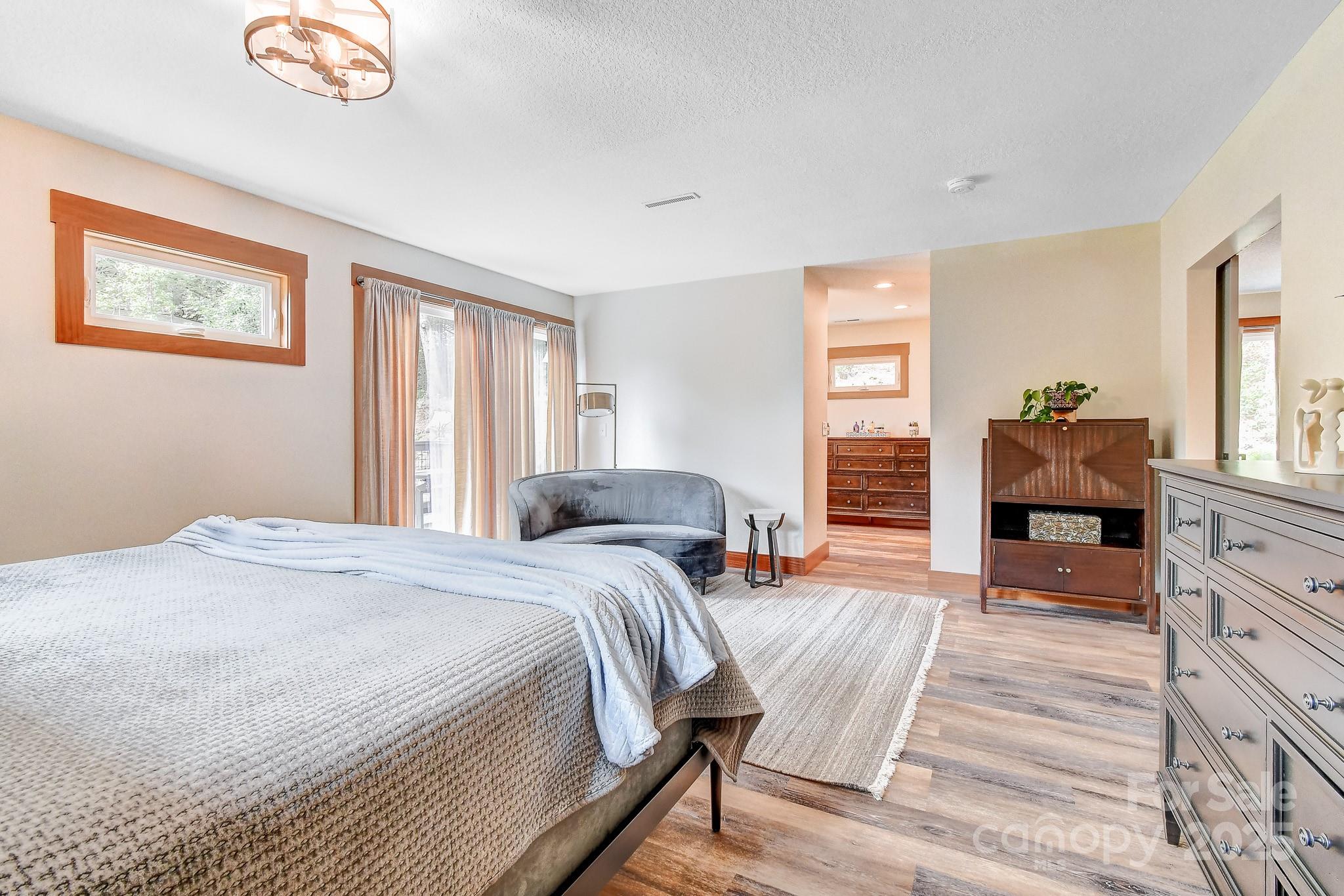 9 Oakwood Drive Weaverville NC 28787
