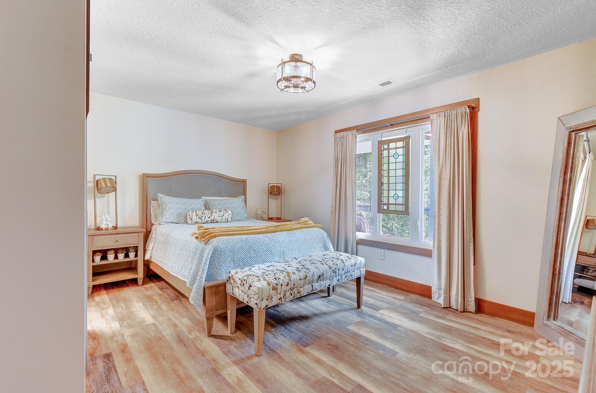 9 Oakwood Drive Weaverville NC 28787