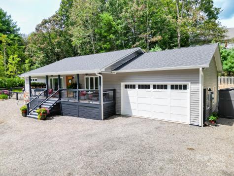 9 Oakwood Drive Weaverville NC 28787