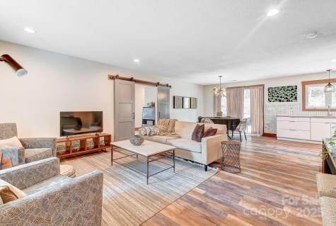 9 Oakwood Drive Weaverville NC 28787