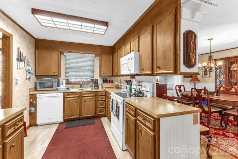 60 Pine View Road Newland NC 28657