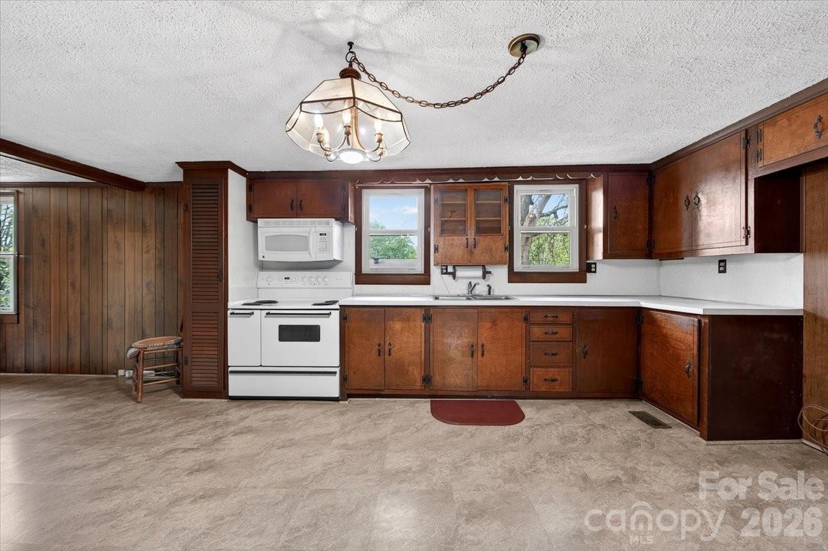 199 Mckinnon Avenue NE Concord NC 28025