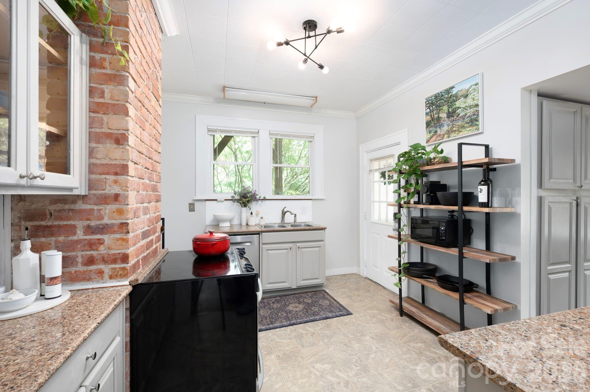 84 Forest Hill Drive Asheville NC 28803