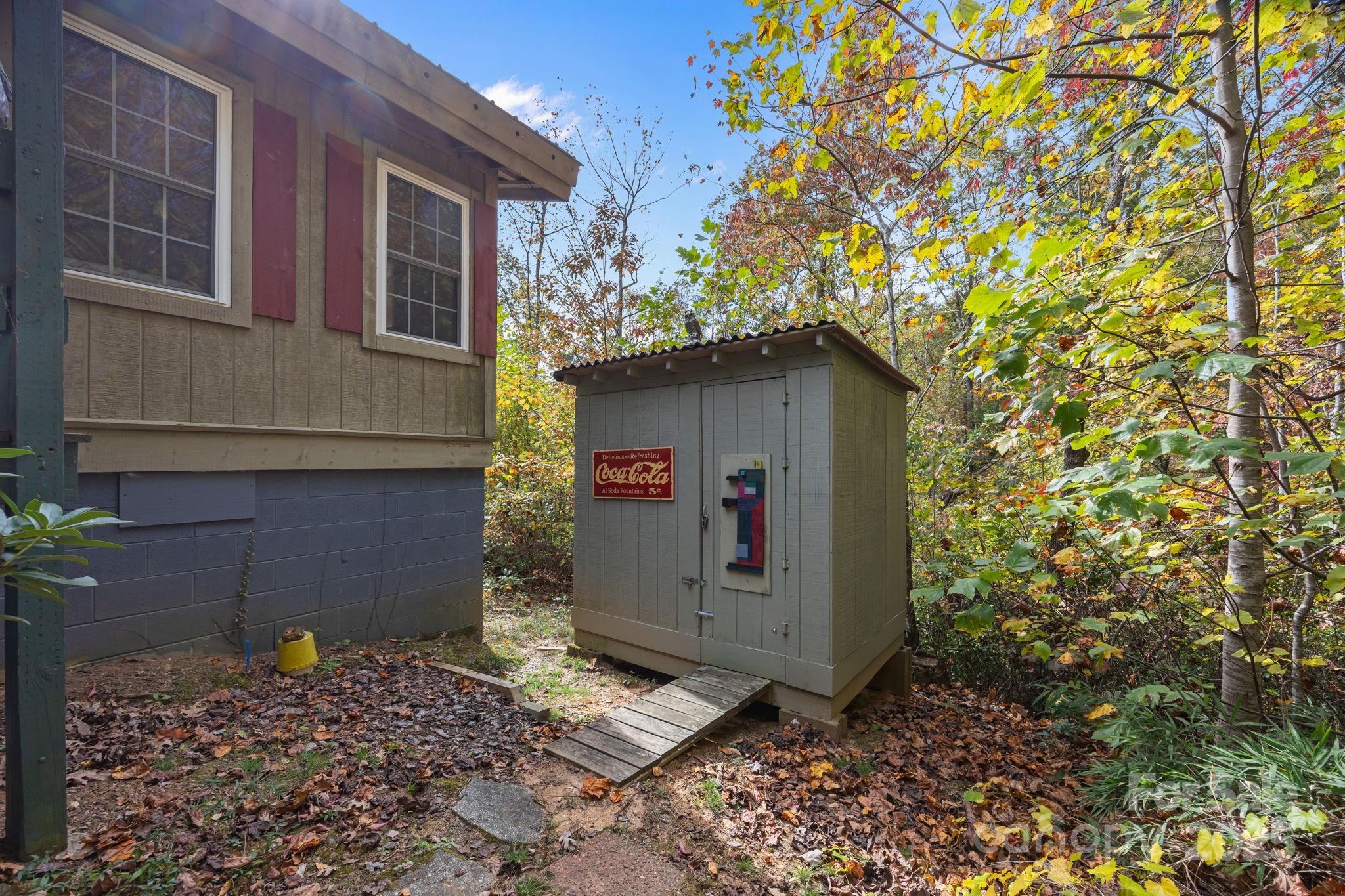 38 Buzzards Rest Trail Saluda NC 28773