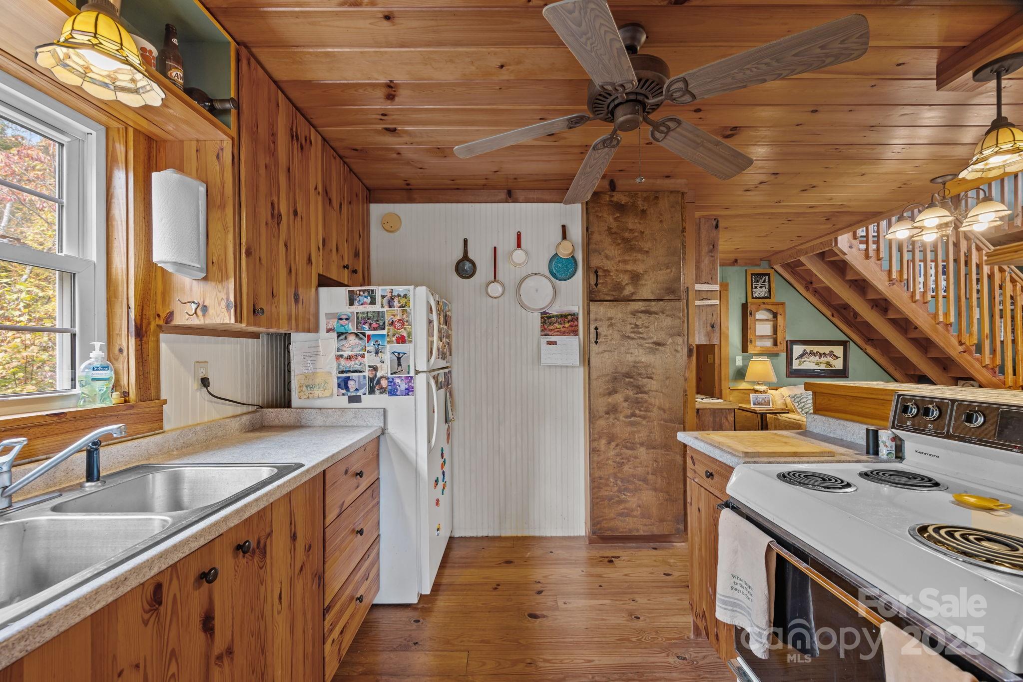 38 Buzzards Rest Trail Saluda NC 28773