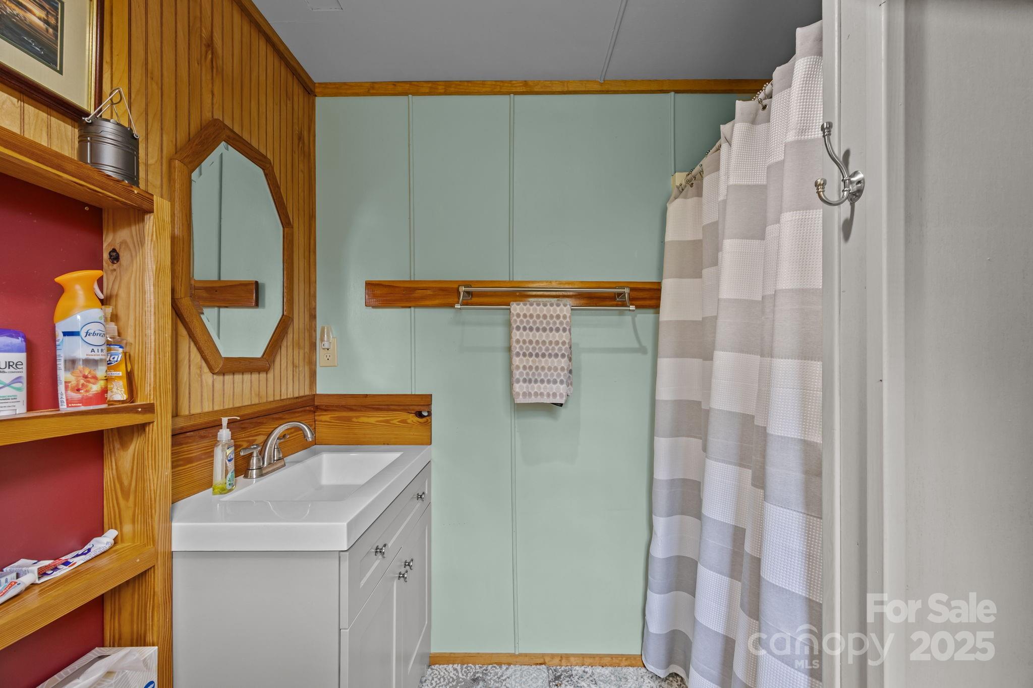 38 Buzzards Rest Trail Saluda NC 28773