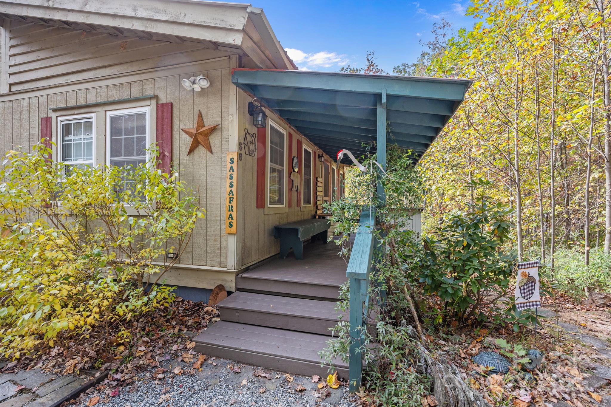 38 Buzzards Rest Trail Saluda NC 28773