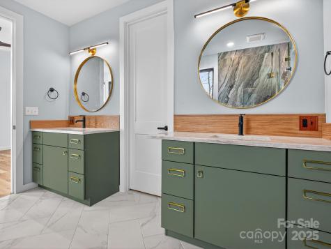 165 Abundance Run Asheville NC 28805