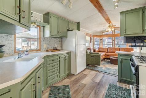 78 Strollers Lane Waynesville NC 28785