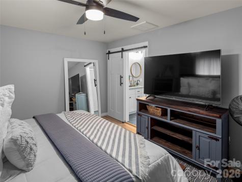 127 Walt Drive Hendersonville NC 28792