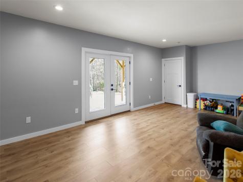 127 Walt Drive Hendersonville NC 28792