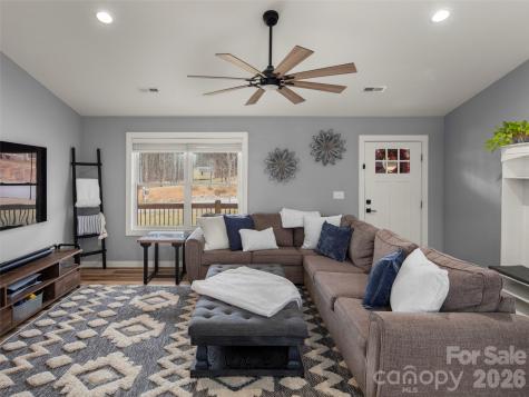 127 Walt Drive Hendersonville NC 28792