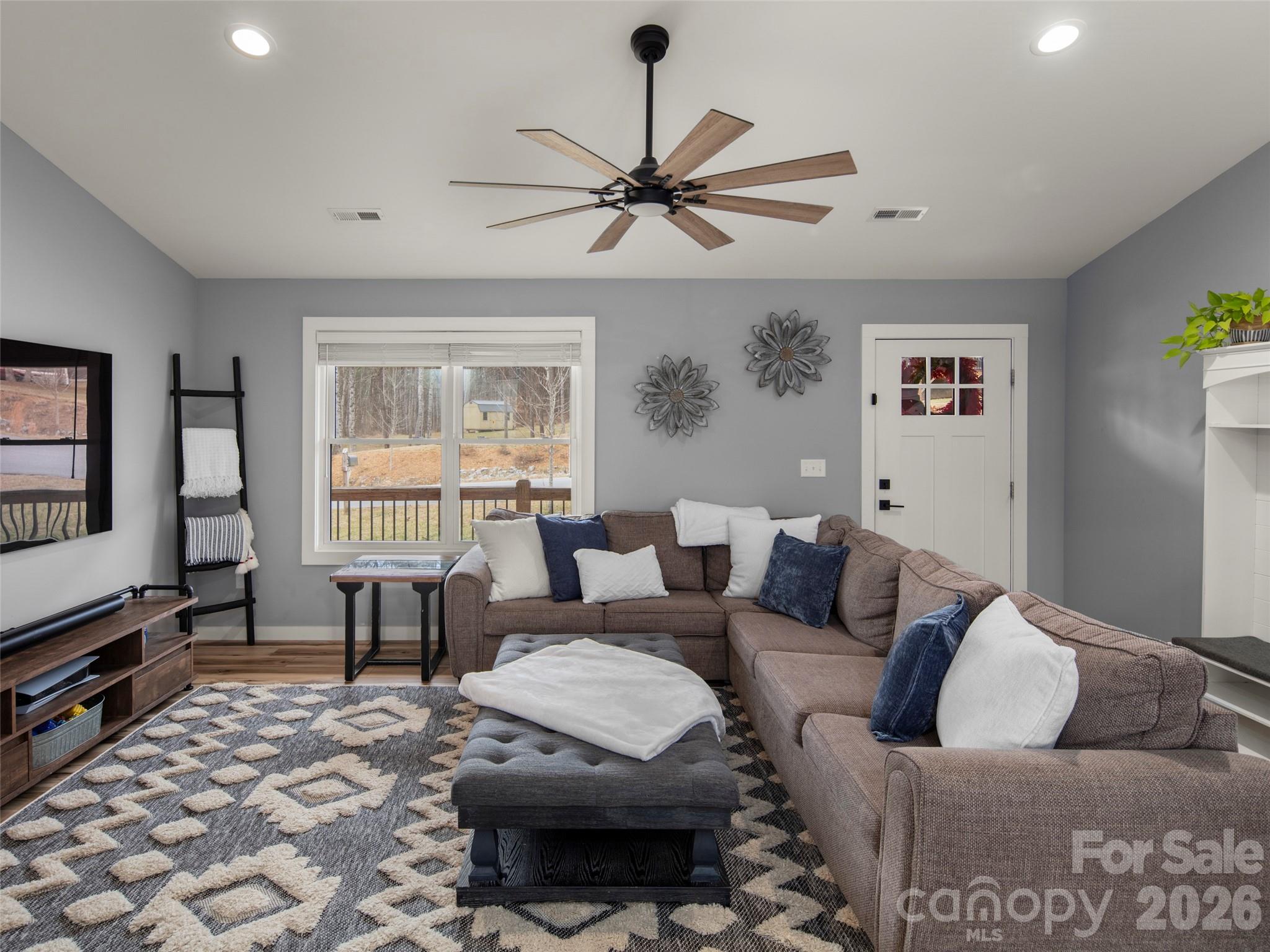 127 Walt Drive Hendersonville NC 28792