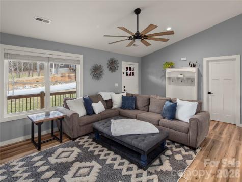 127 Walt Drive Hendersonville NC 28792