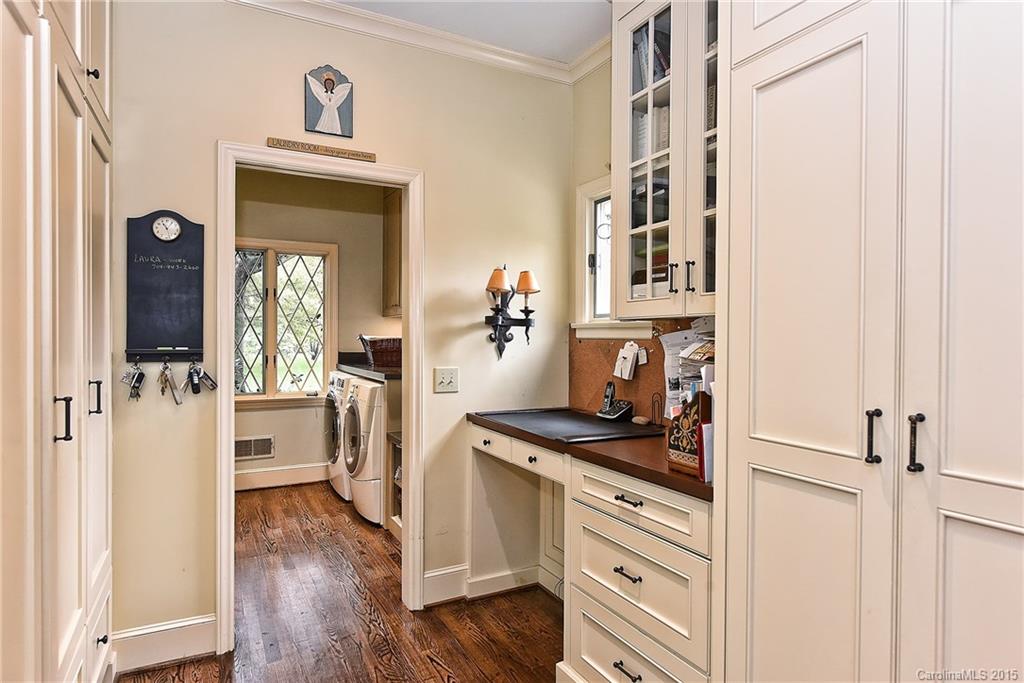 4024 Foxcroft Road Charlotte NC 28211