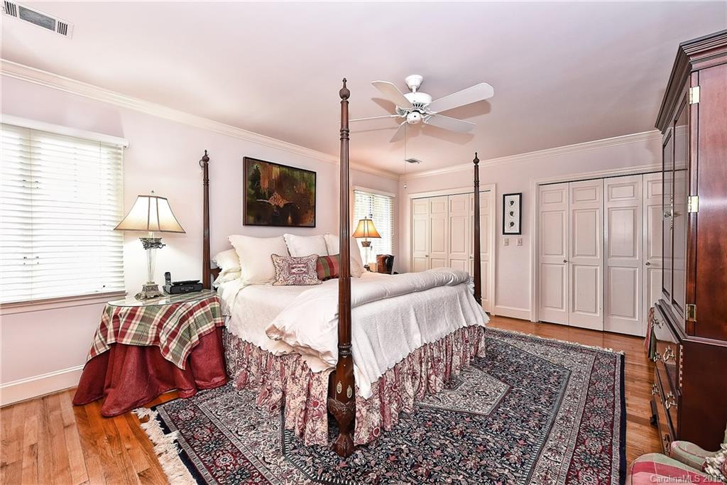 4024 Foxcroft Road Charlotte NC 28211