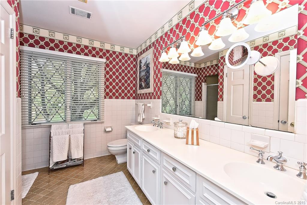 4024 Foxcroft Road Charlotte NC 28211
