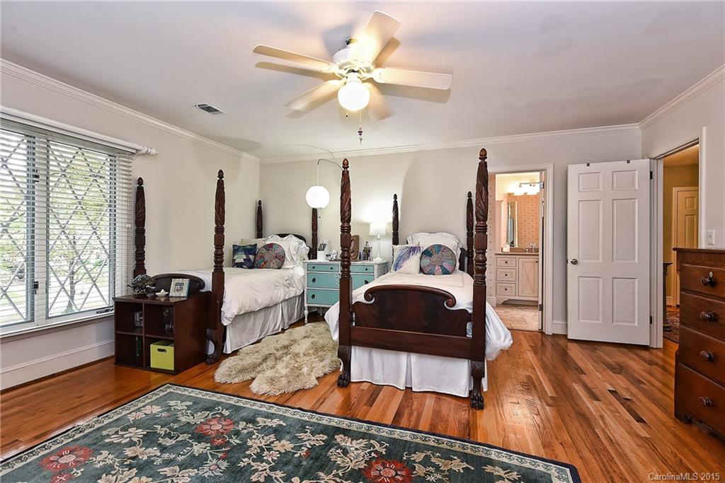 4024 Foxcroft Road Charlotte NC 28211