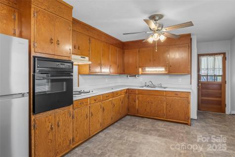 2580 Sweetbriar Circle Lenoir NC 28645