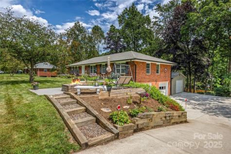 11 Blueberry Hill Road Asheville NC 28804