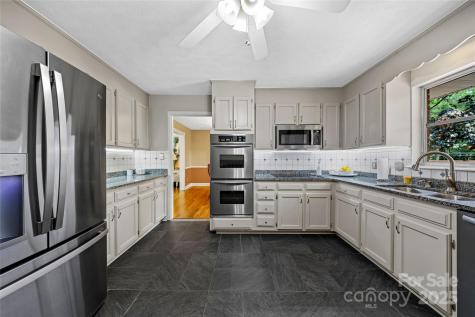 11 Blueberry Hill Road Asheville NC 28804