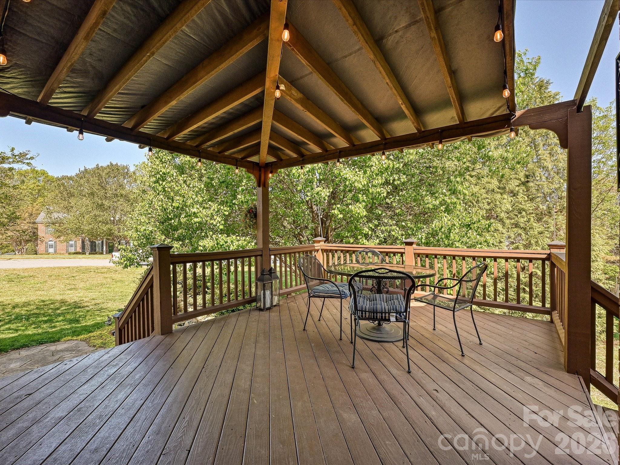4221 Barons Court Harrisburg NC 28075