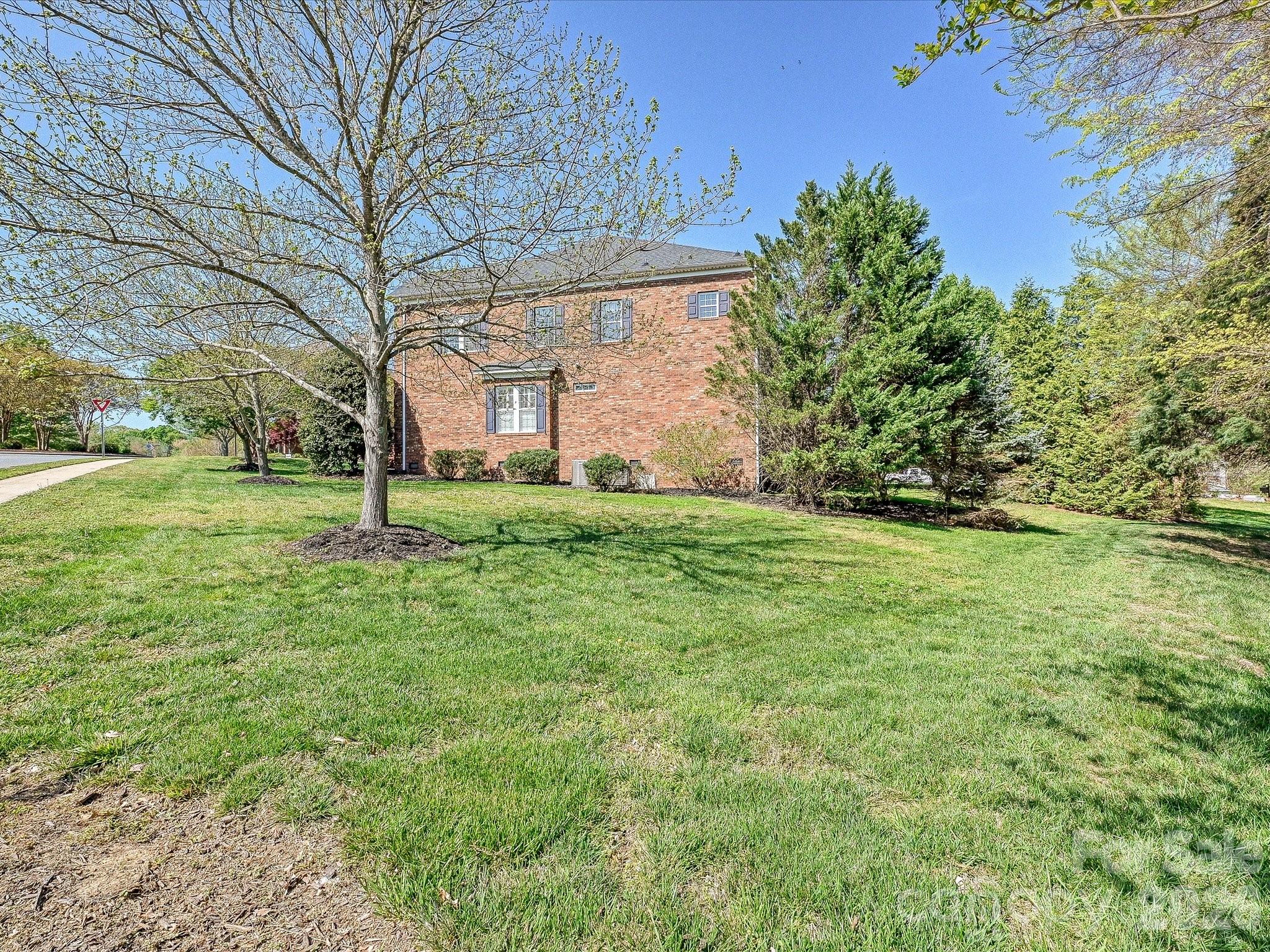 4221 Barons Court Harrisburg NC 28075