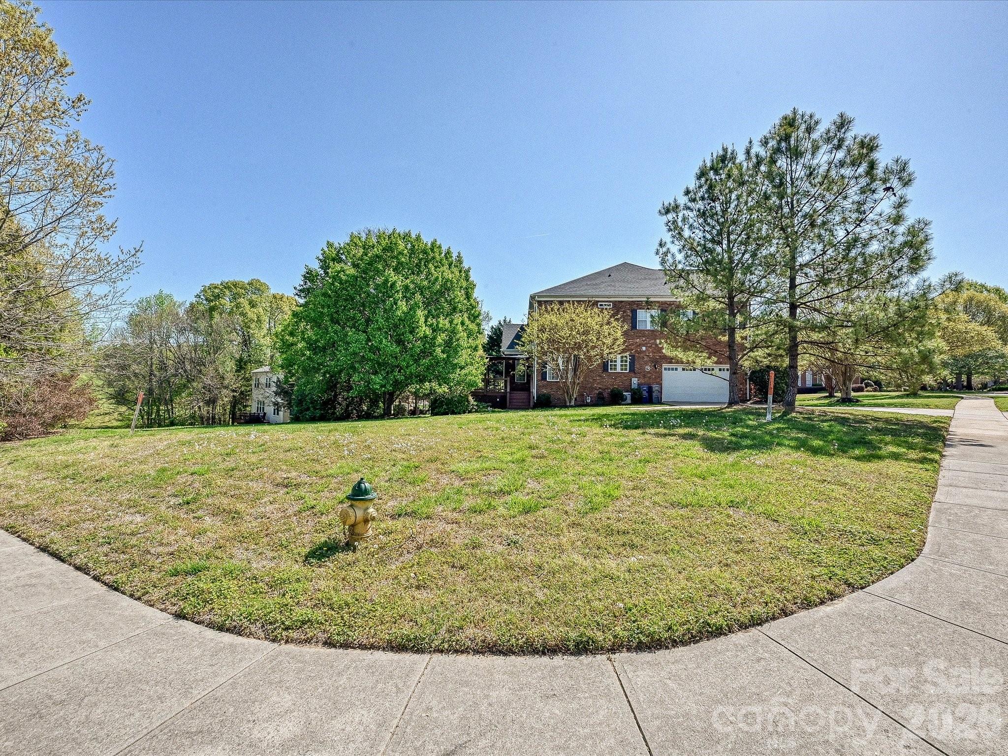 4221 Barons Court Harrisburg NC 28075