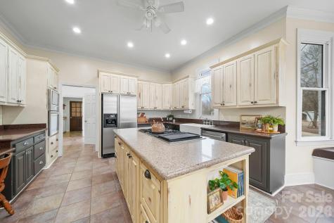 1004 Four Mile Loop Cheraw SC 29520
