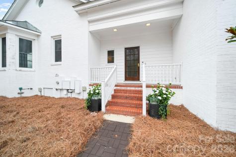 1004 Four Mile Loop Cheraw SC 29520