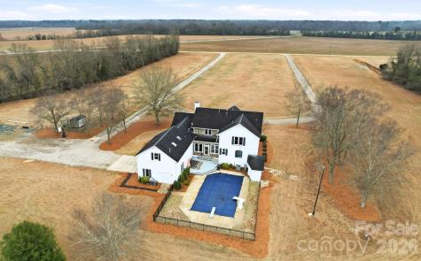 1004 Four Mile Loop Cheraw SC 29520