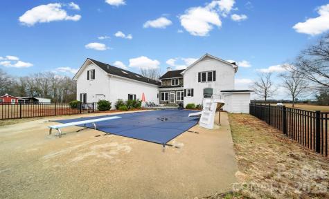 1004 Four Mile Loop Cheraw SC 29520