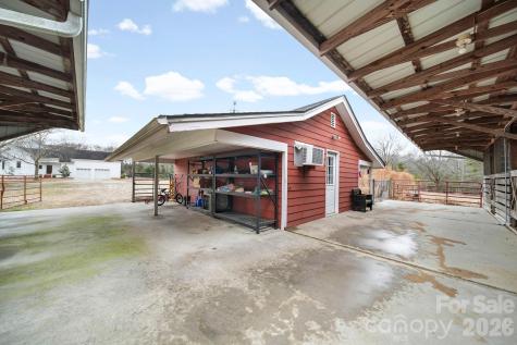 1004 Four Mile Loop Cheraw SC 29520