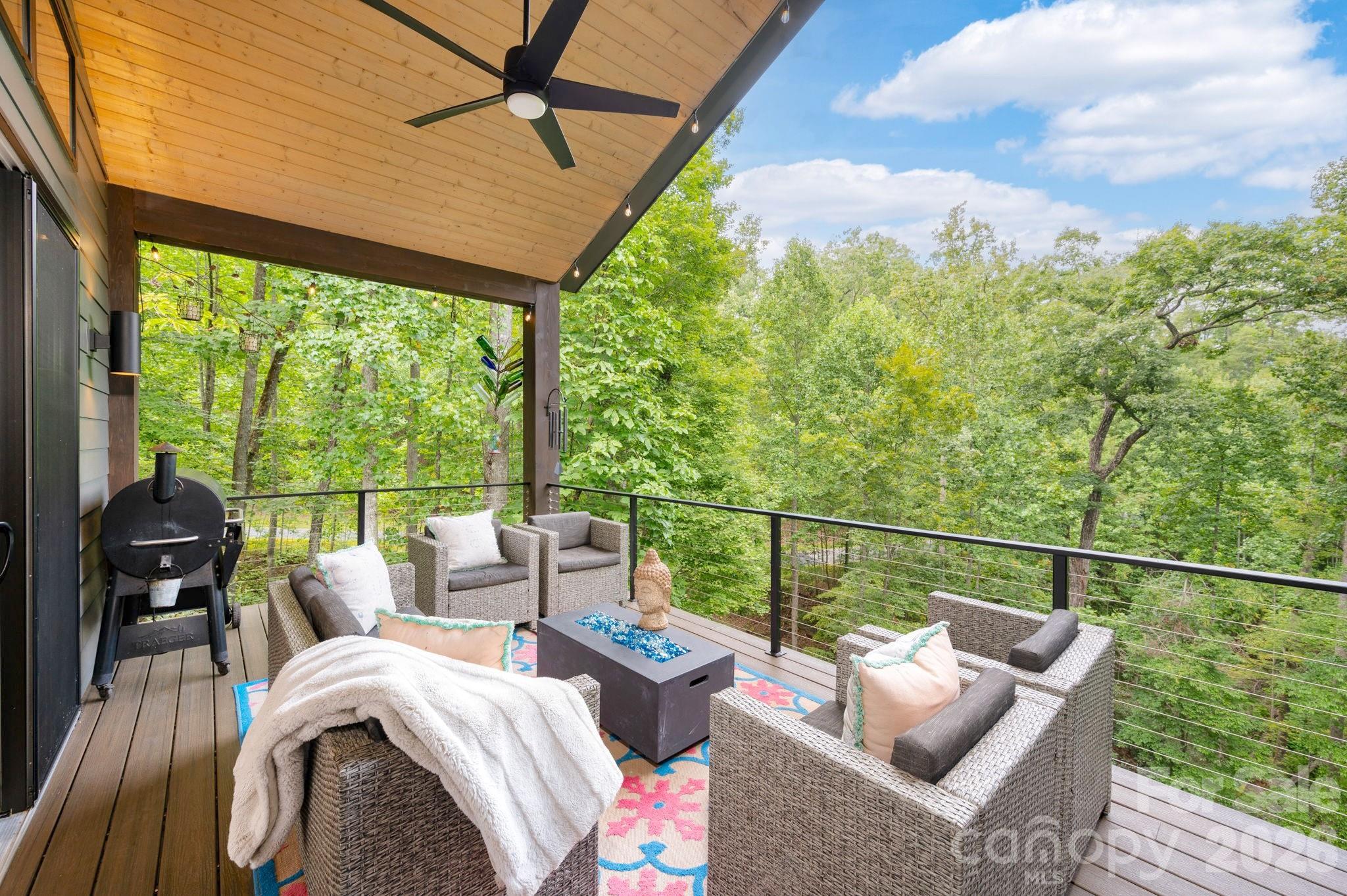 559 Shining Rock Path Horse Shoe NC 28742