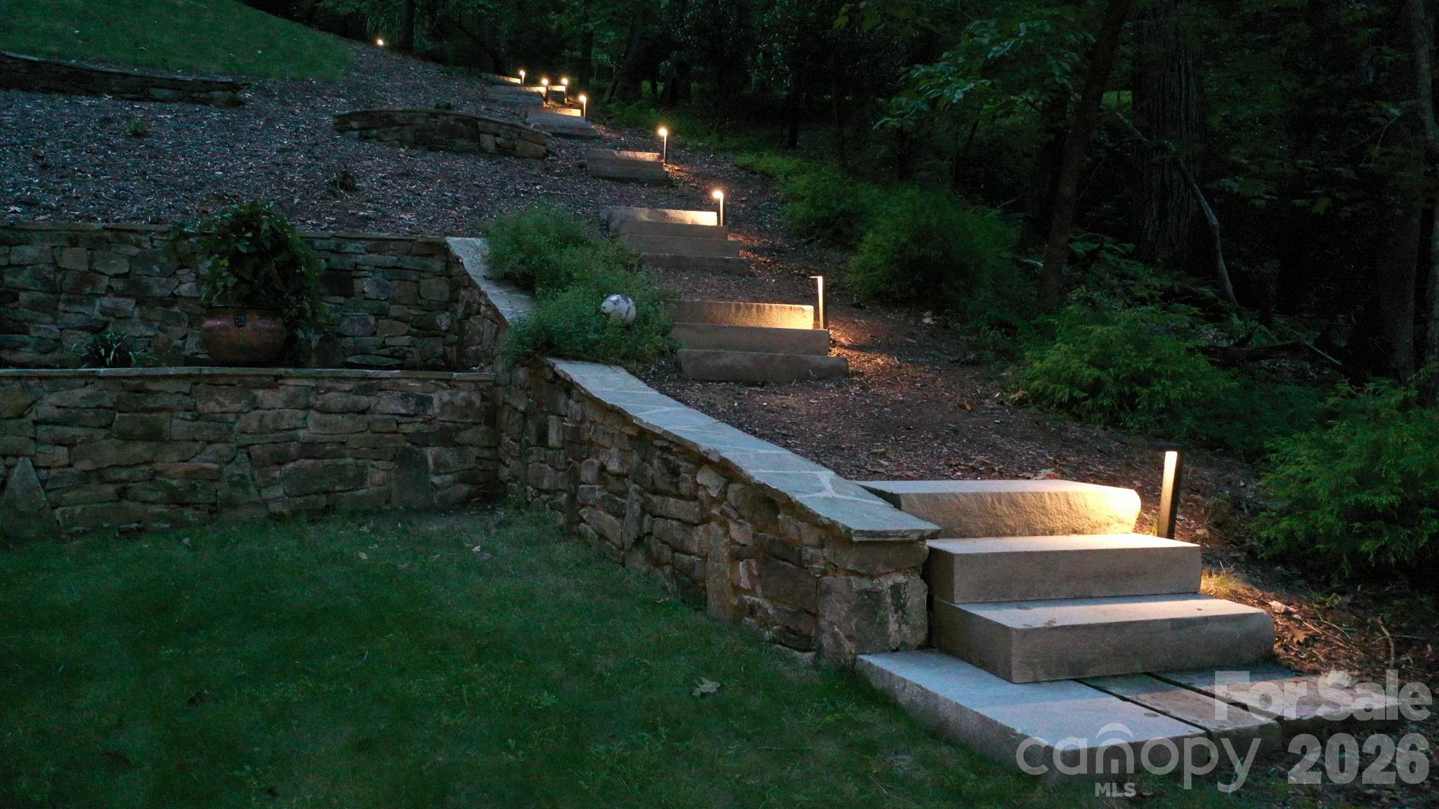 559 Shining Rock Path Horse Shoe NC 28742